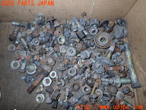 3UPJ=9230150720]ハイエースワゴン(KZH100G)ネジ・ナット・ステー類 セット ジャンク_4