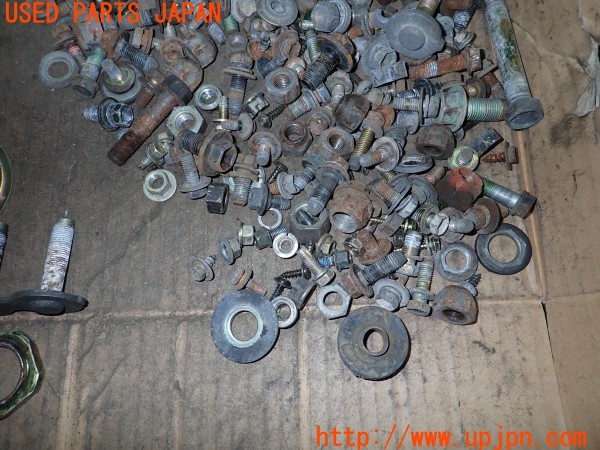 3UPJ=9230150720]ハイエースワゴン(KZH100G)ネジ・ナット・ステー類 セット ジャンク_5