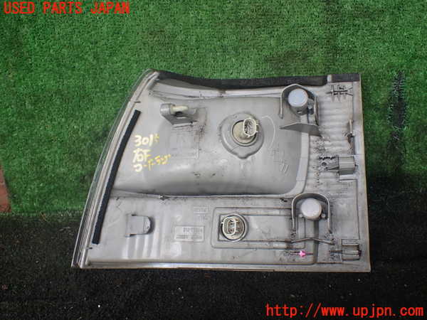 1UPJ-9230151150]ハイエースワゴン100系(KZH100G)右コーナーランプ 中古_3