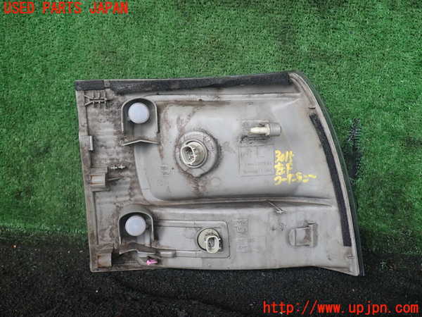 1UPJ-9230151152]ハイエースワゴン100系(KZH100G)左コーナーランプ 中古_3