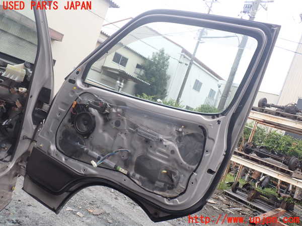 1UPJ-9230151230]ハイエースワゴン100系(KZH100G)右前ドア 中古 ASAHI M214 43R-00034_4