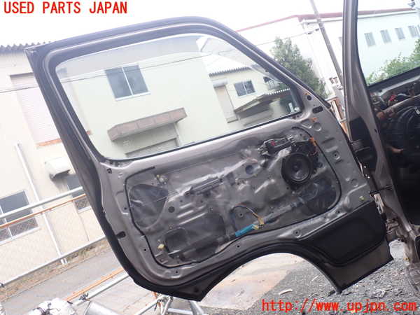 1UPJ-9230151260]ハイエースワゴン100系(KZH100G)左前ドア 中古 ASAHI M214 43R-00034_4