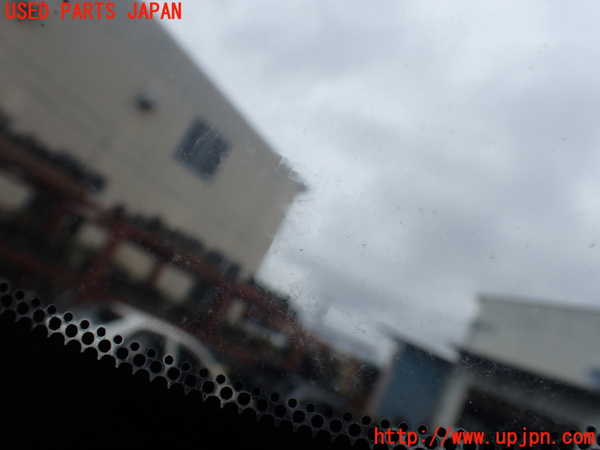 1UPJ-9230151380]ハイエースワゴン100系(KZH100G)右クォーターガラス 中古_3
