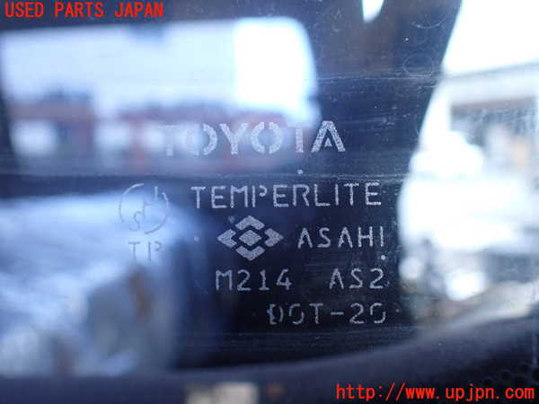 1UPJ-9230151382]ハイエースワゴン100系(KZH100G)左クォーターガラス 中古 ASAHI M214_3