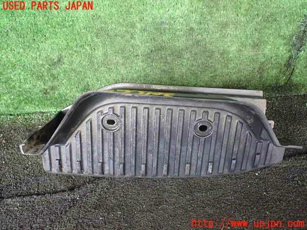 1UPJ-9230151390]ハイエースワゴン100系(KZH100G)右サイドステップ 中古_2