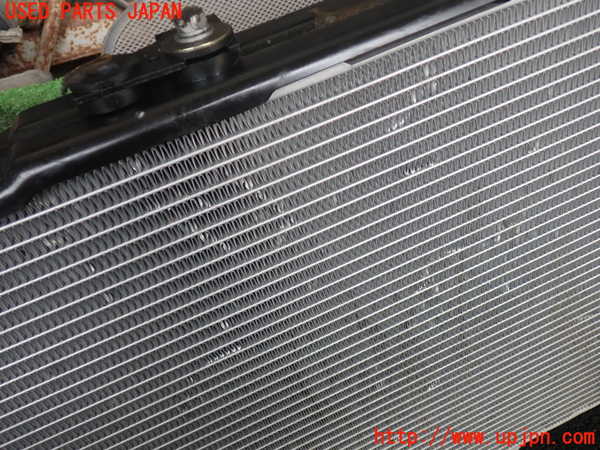 1UPJ-9230152321]ハイエースワゴン100系(KZH100G)ラジエーター1(メイン) 中古_3