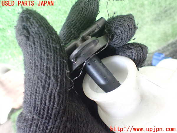 1UPJ-9230152410]ハイエースワゴン100系(KZH100G)ラジエータータンク 中古_3