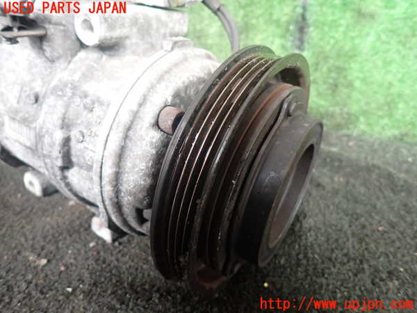1UPJ-9230156025]ハイエースワゴン100系(KZH100G)エアコンコンプレッサー 中古_3