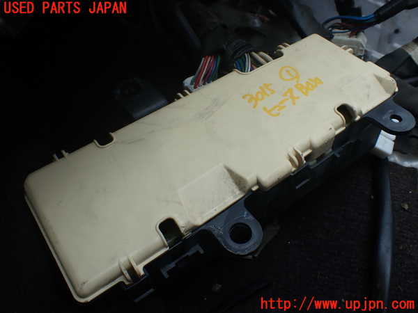 1UPJ-9230156741]ハイエースワゴン100系(KZH100G)ヒューズボックス1 中古_2