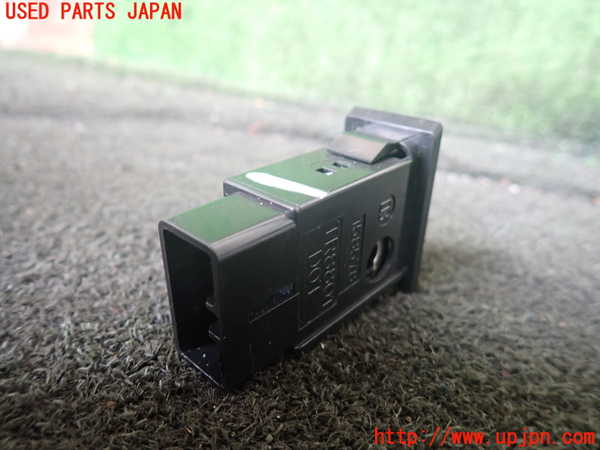 1UPJ-9230156290]ハイエースワゴン100系(KZH100G)ハザードスイッチ 中古_2