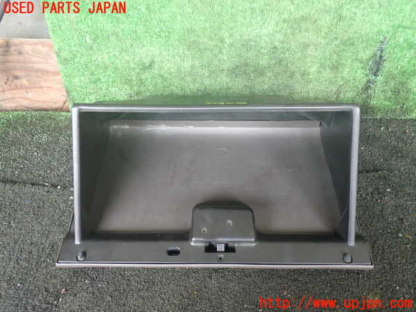 1UPJ-9230157516]ハイエースワゴン100系(KZH100G)グローブボックス1 中古_3