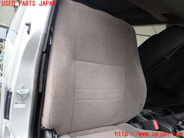 1UPJ-9230157035]ハイエースワゴン100系(KZH100G)運転席シート 中古_2