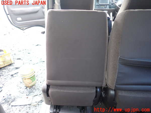 1UPJ-9230157175]ハイエースワゴン100系(KZH100G)左2列目シート 中古_4