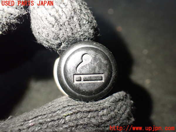 1UPJ-9230157815]ハイエースワゴン100系(KZH100G)シガライター 中古_2