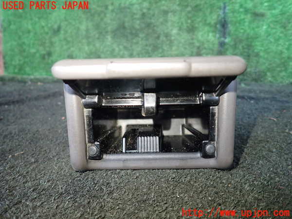 1UPJ-9230157821]ハイエースワゴン100系(KZH100G)灰皿1 中古_2