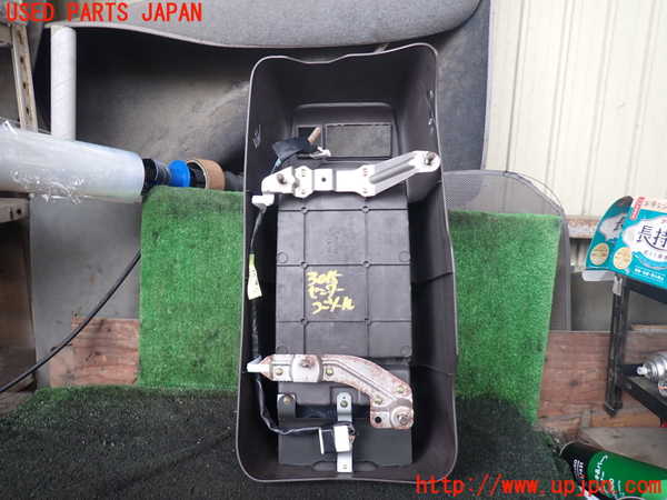1UPJ-9230157540]ハイエースワゴン100系(KZH100G)センターコンソール 中古_5