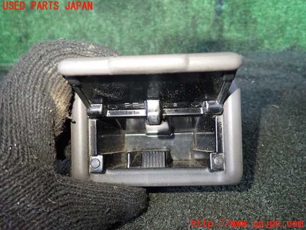 1UPJ-9230157822]ハイエースワゴン100系(KZH100G)灰皿2 中古_2