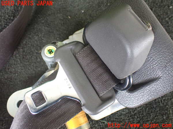 1UPJ-9230157075]ハイエースワゴン100系(KZH100G)助手席シートベルト 中古_2