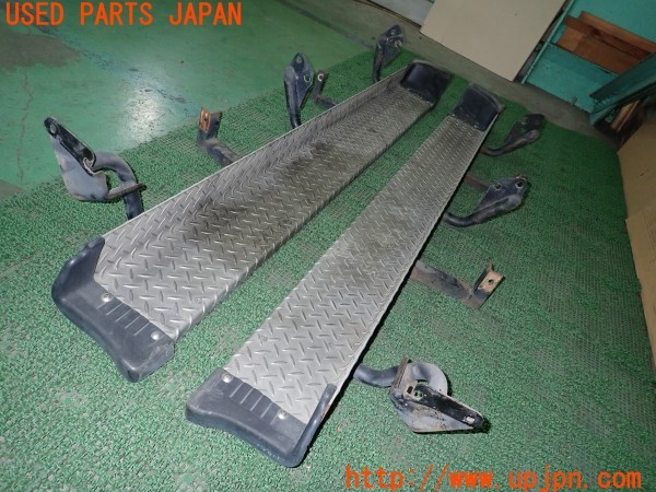 3UPJ=9230160025]ハイラックスサーフ(KZN130W)社外 サイドステップ 中古_3