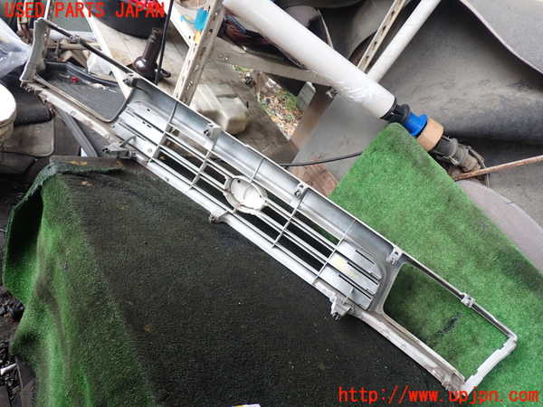 1UPJ-9230161050]ハイラックスサーフ N130系 4ドア(KZN130W)ラジエターグリル 中古_4