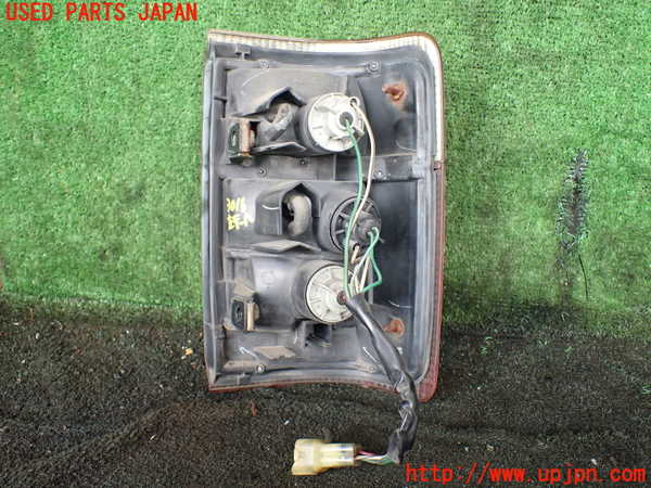 1UPJ-9230161536]ハイラックスサーフ N130系 4ドア(KZN130W)左テールランプ 中古_3
