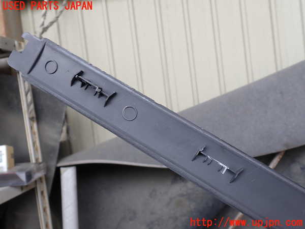 1UPJ-9230167655]ハイラックスサーフ N130系 4ドア(KZN130W)右フロントピラートリム 中古_4