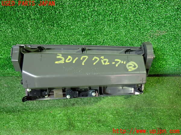1UPJ-9230177517]エスティマ(ACR50W)グローブボックス2 中古_3