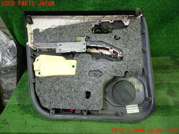 1UPJ-9230171234]エスティマ(ACR50W)右前ドア内張り 中古_4