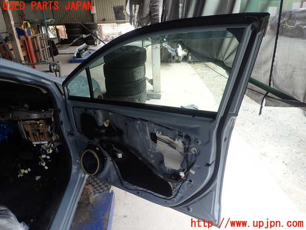 1UPJ-9230181230]スバル・XV(GT7)右前ドア CENTRAL M2E4 中古_3