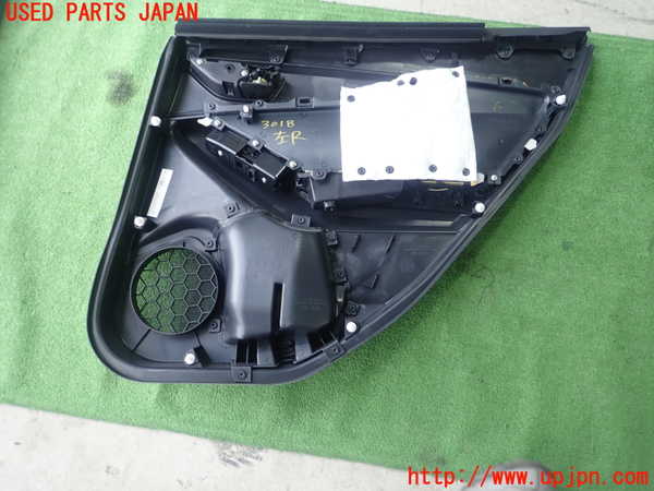 1UPJ-9230181324]スバル・XV(GT7)左後ドア内張り 中古_3