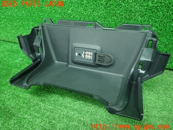 3UPJ=9230190652]ハリアー ハイブリッド(AXUH80)純正 86190-40020 USBソケット トレイ トリム付 中古_2