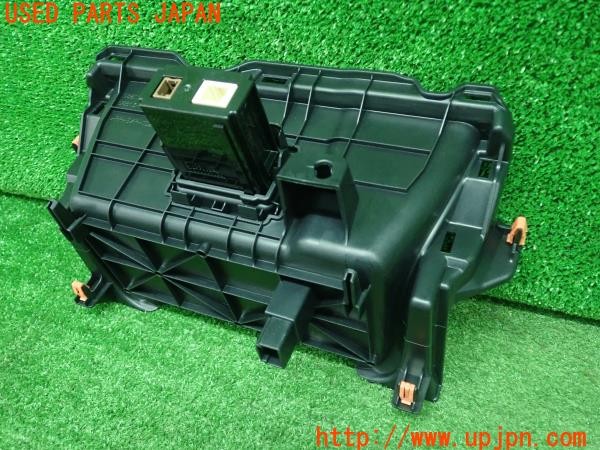3UPJ=9230190652]ハリアー ハイブリッド(AXUH80)純正 86190-40020 USBソケット トレイ トリム付 中古_3