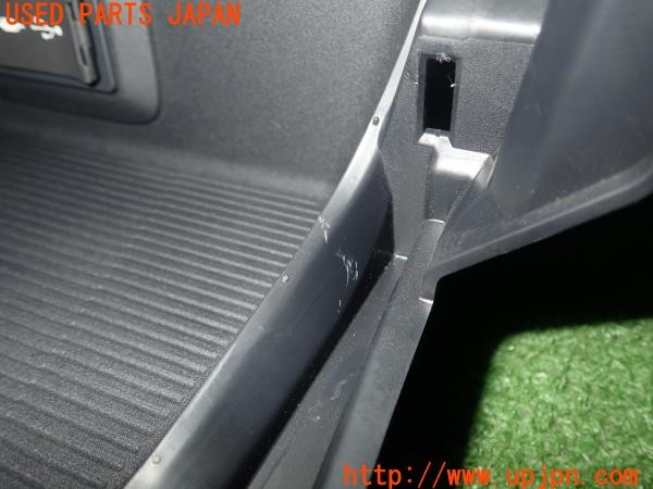 3UPJ=9230190652]ハリアー ハイブリッド(AXUH80)純正 86190-40020 USBソケット トレイ トリム付 中古_4
