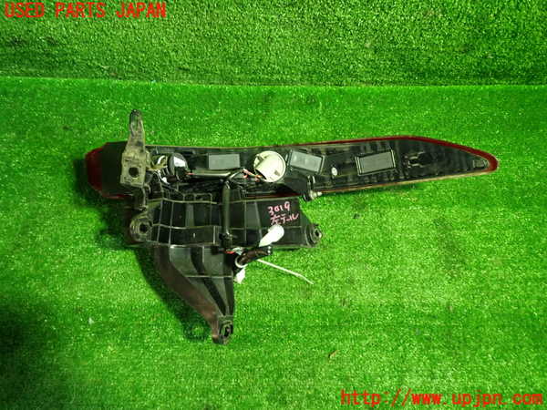 1UPJ-9230191536]ハリアー ハイブリッド(AXUH80)左テールランプ 中古_2