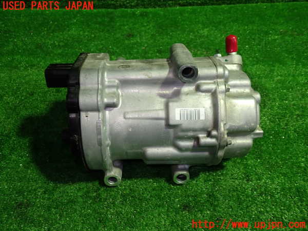 1UPJ-9230196025]ハリアー ハイブリッド(AXUH80)エアコンコンプレッサー 中古_3