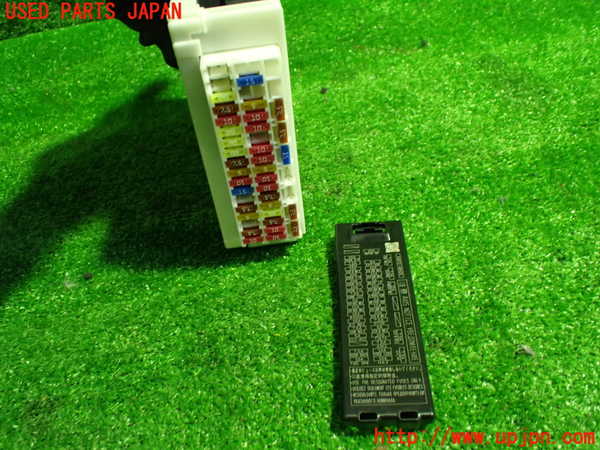 1UPJ-9230196742]ハリアー ハイブリッド(AXUH80)ヒューズボックス2 中古_3