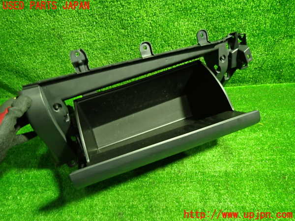 1UPJ-9230197516]ハリアー ハイブリッド(AXUH80)グローブボックス1 中古_2
