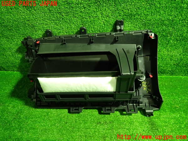 1UPJ-9230197516]ハリアー ハイブリッド(AXUH80)グローブボックス1 中古_3