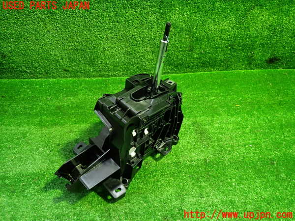 1UPJ-9230197555]ハリアー ハイブリッド(AXUH80)ATシフトレバー 中古_2