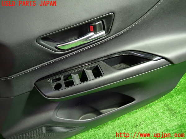 1UPJ-9230191234]ハリアー ハイブリッド(AXUH80)右前ドア内張り 中古_2