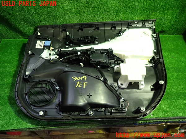 1UPJ-9230191264]ハリアー ハイブリッド(AXUH80)左前ドア内張り 中古_4