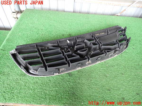 2UPJ-9230201050]ボルボ・XC60(DB4204TXC)ラジエターグリル 中古_3
