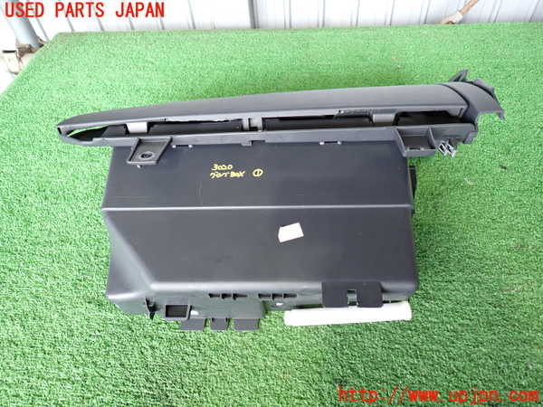 2UPJ-9230207516]ボルボ・XC60(DB4204TXC)グローブボックス1 中古_4