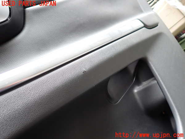 2UPJ-9230201234]ボルボ・XC60(DB4204TXC)右前ドア内張り 中古_2
