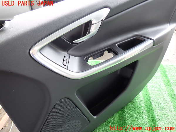2UPJ-9230201234]ボルボ・XC60(DB4204TXC)右前ドア内張り 中古_4
