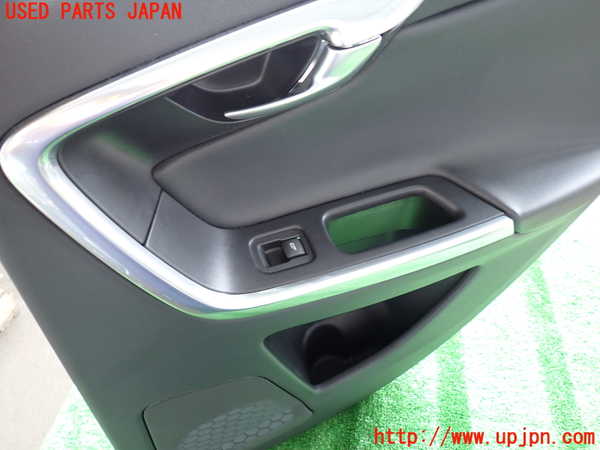 2UPJ-9230201294]ボルボ・XC60(DB4204TXC)右後ドア内張り 中古_4