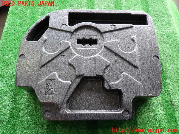 2UPJ-9230207773]ボルボ・XC60(DB4204TXC)ラゲッジトレイ3 中古_2