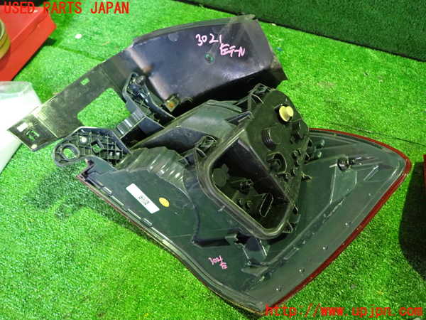 1UPJ-9230211536]BMW 118i F20(1R15)左テールランプ 中古_4