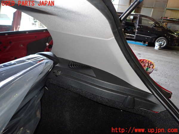 1UPJ-9230217675]BMW 118i F20(1R15)右リアピラートリム 中古_2