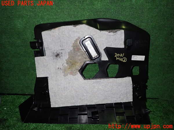 1UPJ-9230217692]BMW 118i F20(1R15)内装トリム類2 中古_3